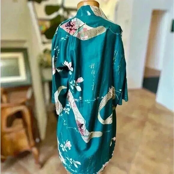 Vintage Kimono from FP Tokyo. Fits like a Med. stunning color looks brand new. - Picture 5 of 10